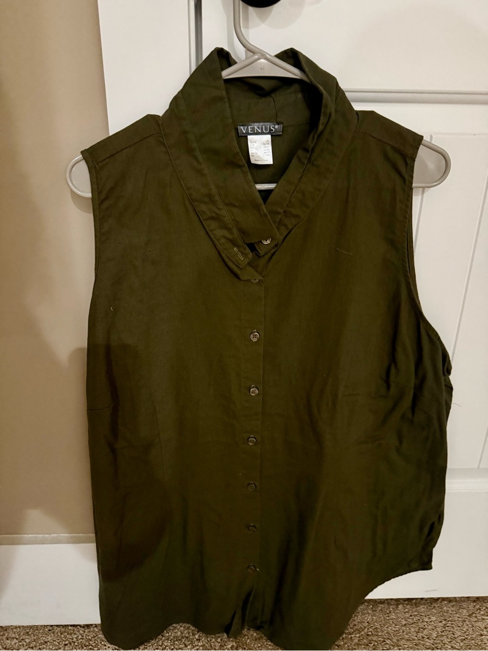 VENUS Olive Green Sleeveless Button-Down Shirt